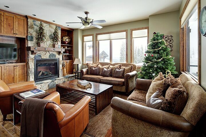 3 Bdrm + Loft 3.5 Bath HT - Living Area