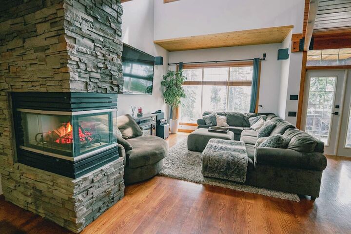 4 Bdrm 3.5 Bath HT - Living Area