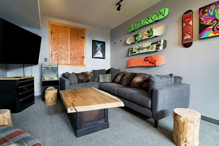 4 Bdrm 3.5 Bath HT - Garage Games Room