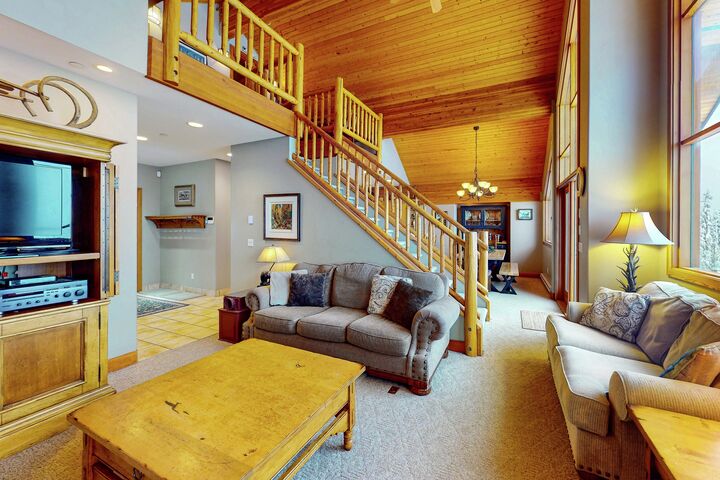 4 Bdrm 3.5 Bath HT - Main Floor Living Area