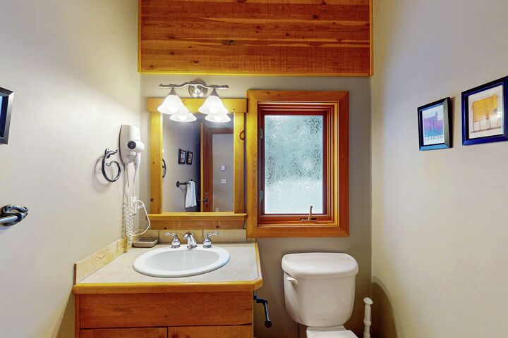 4 Bdrm 3.5 Bath HT - Main Floor Half Bath