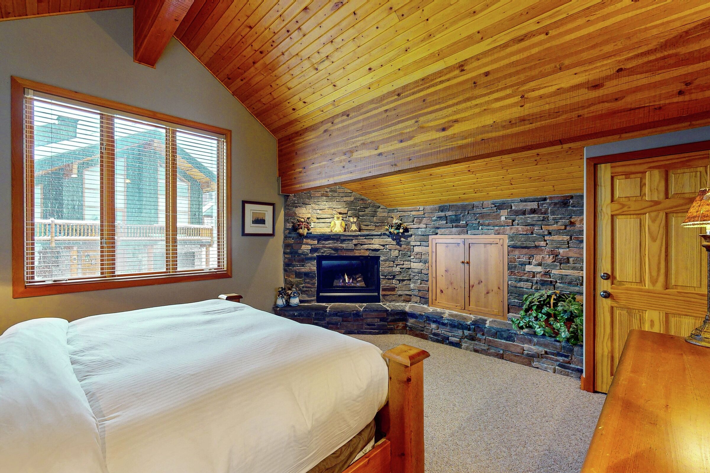 4 Bdrm 3.5 Bath HT - Master Bedroom