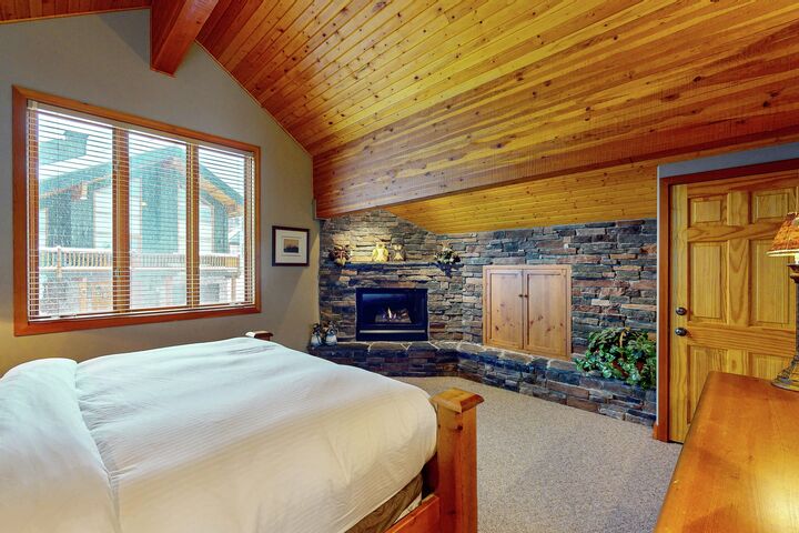 4 Bdrm 3.5 Bath HT - Master Bedroom