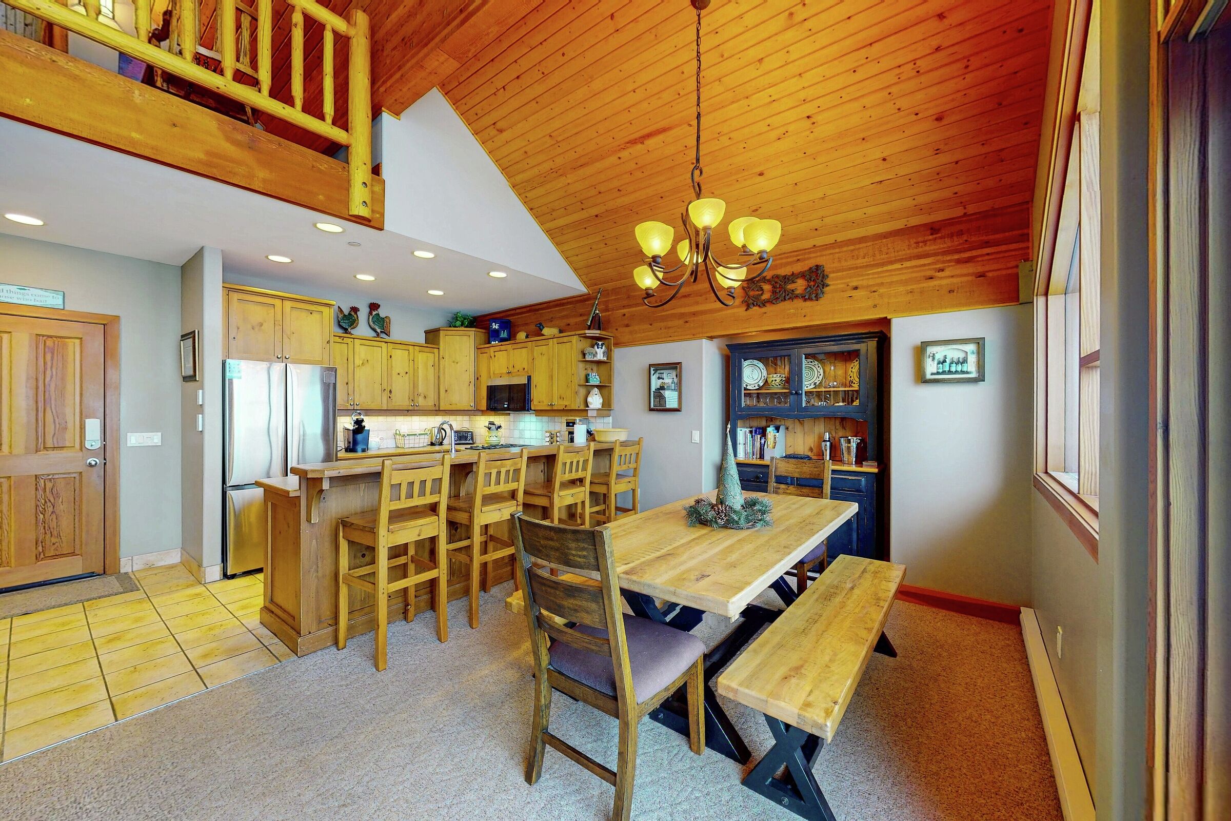 4 Bdrm 3.5 Bath HT - Dining Area & Kitchen