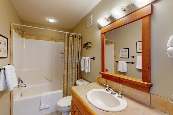 4 Bdrm 3.5 Bath HT - Bathroom