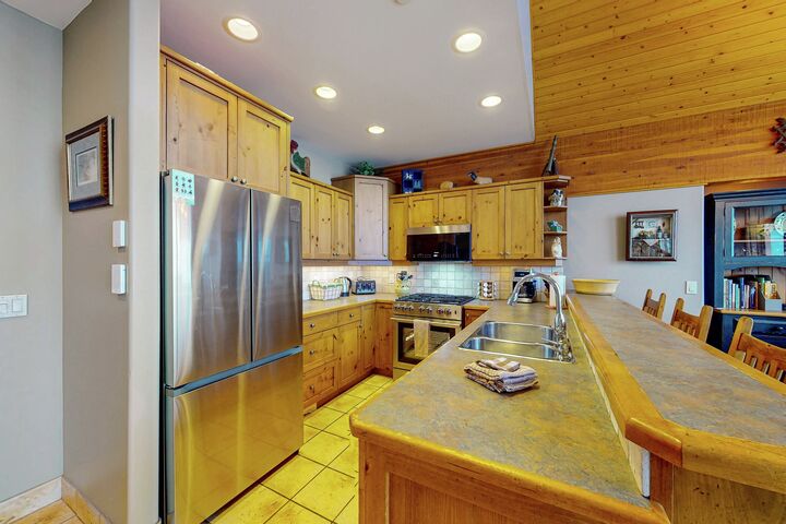 4 Bdrm 3.5 Bath HT - Kitchen