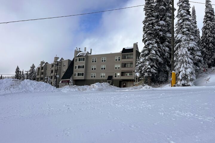 Ponderosa Inn from Easy Street Run
