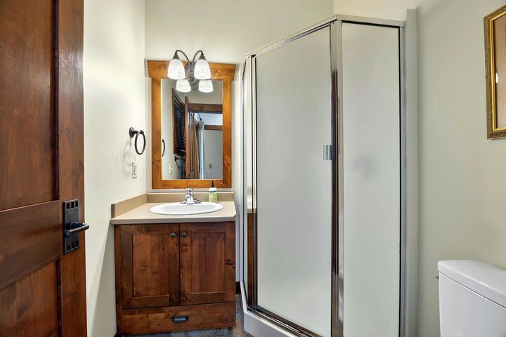 #16 - Main Floor Bathroom