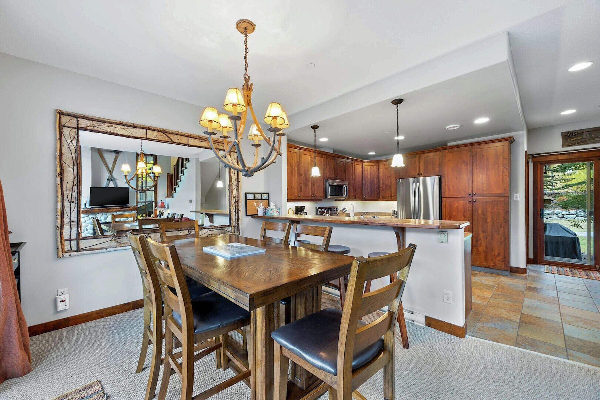 Dining Area & Kitchen