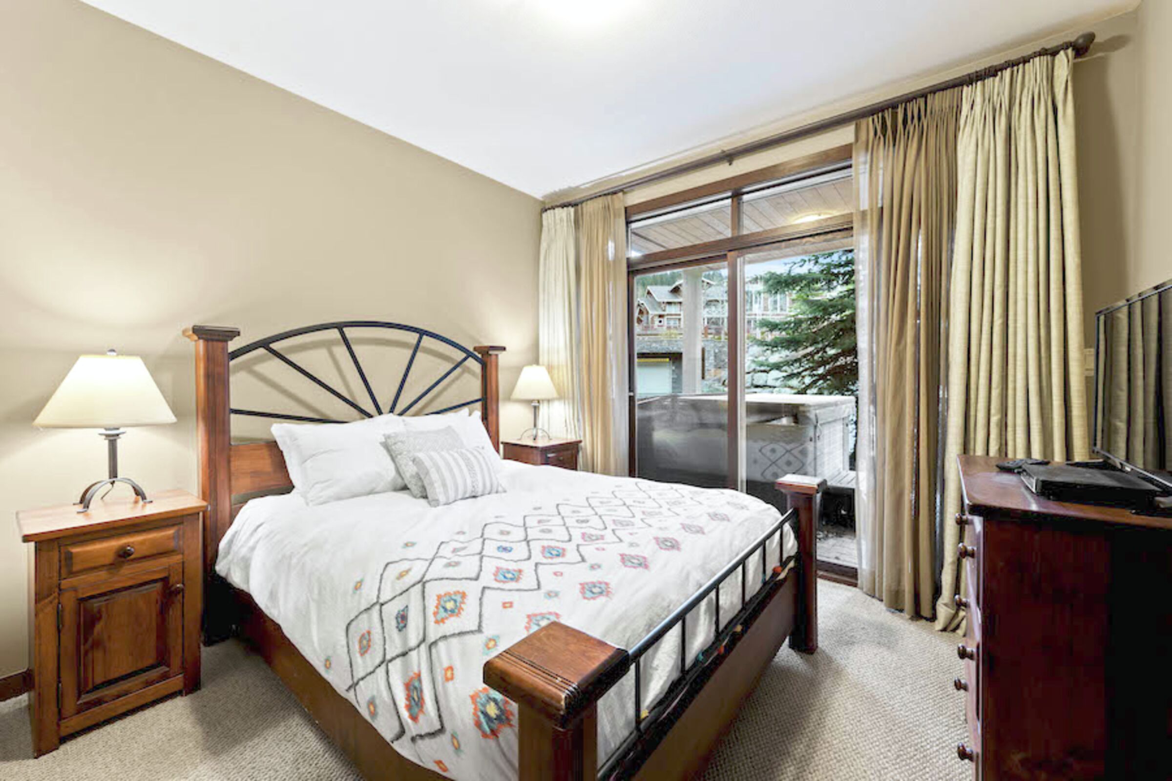 #02 - Bedroom