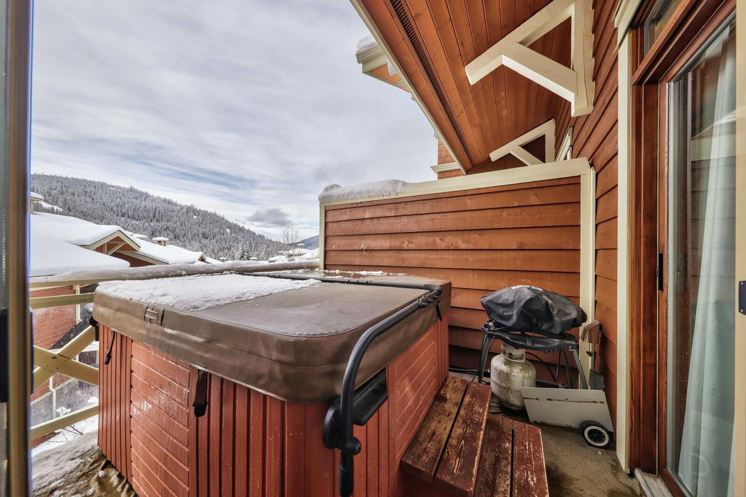 Balcony with Hot Tub