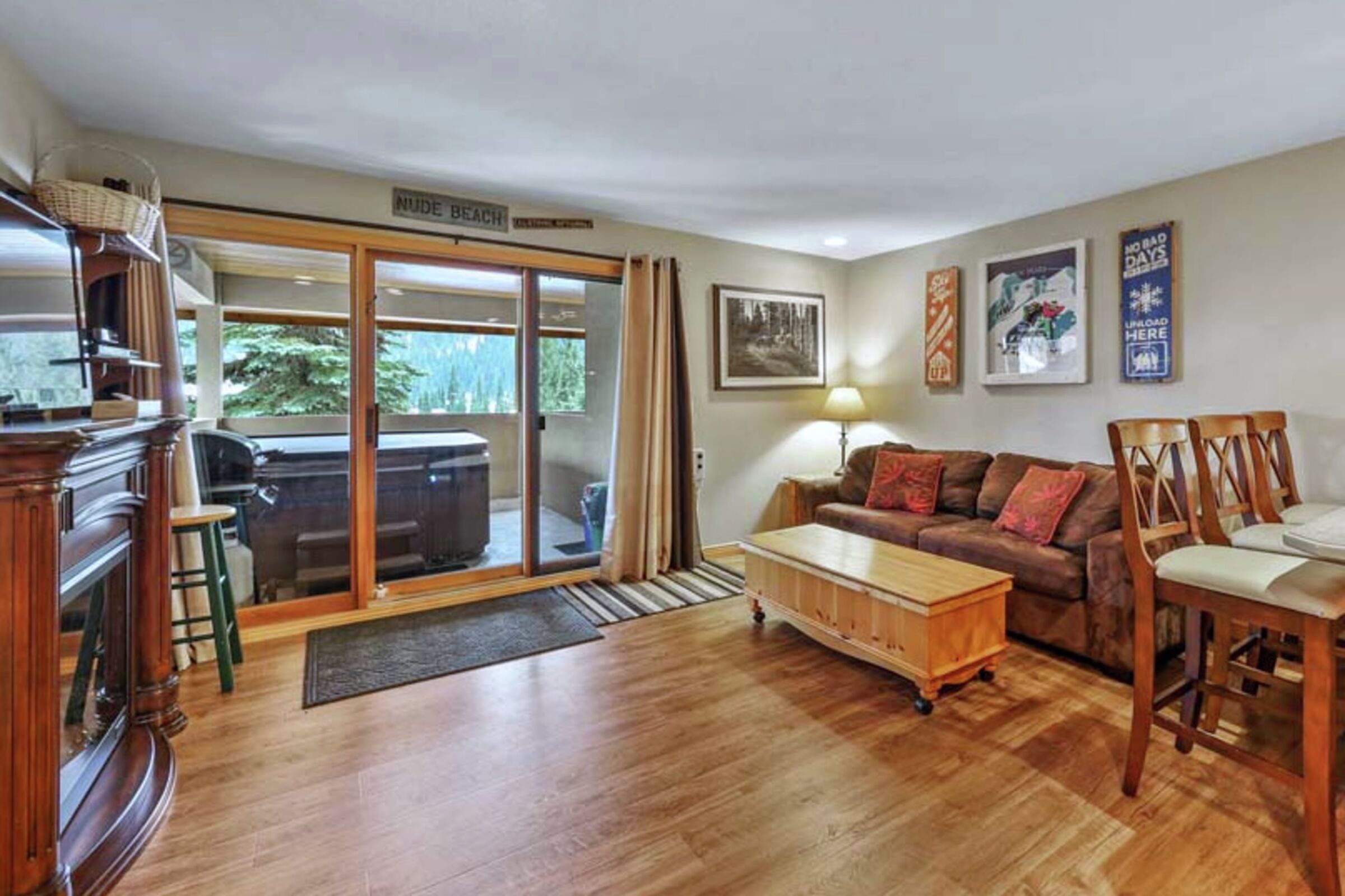 #47 - Studio Living Area