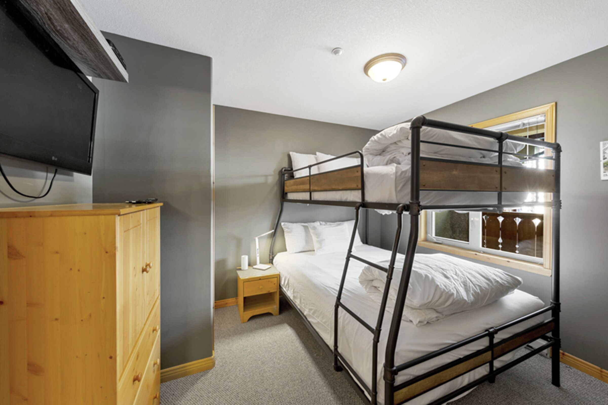 #08 - Bedroom