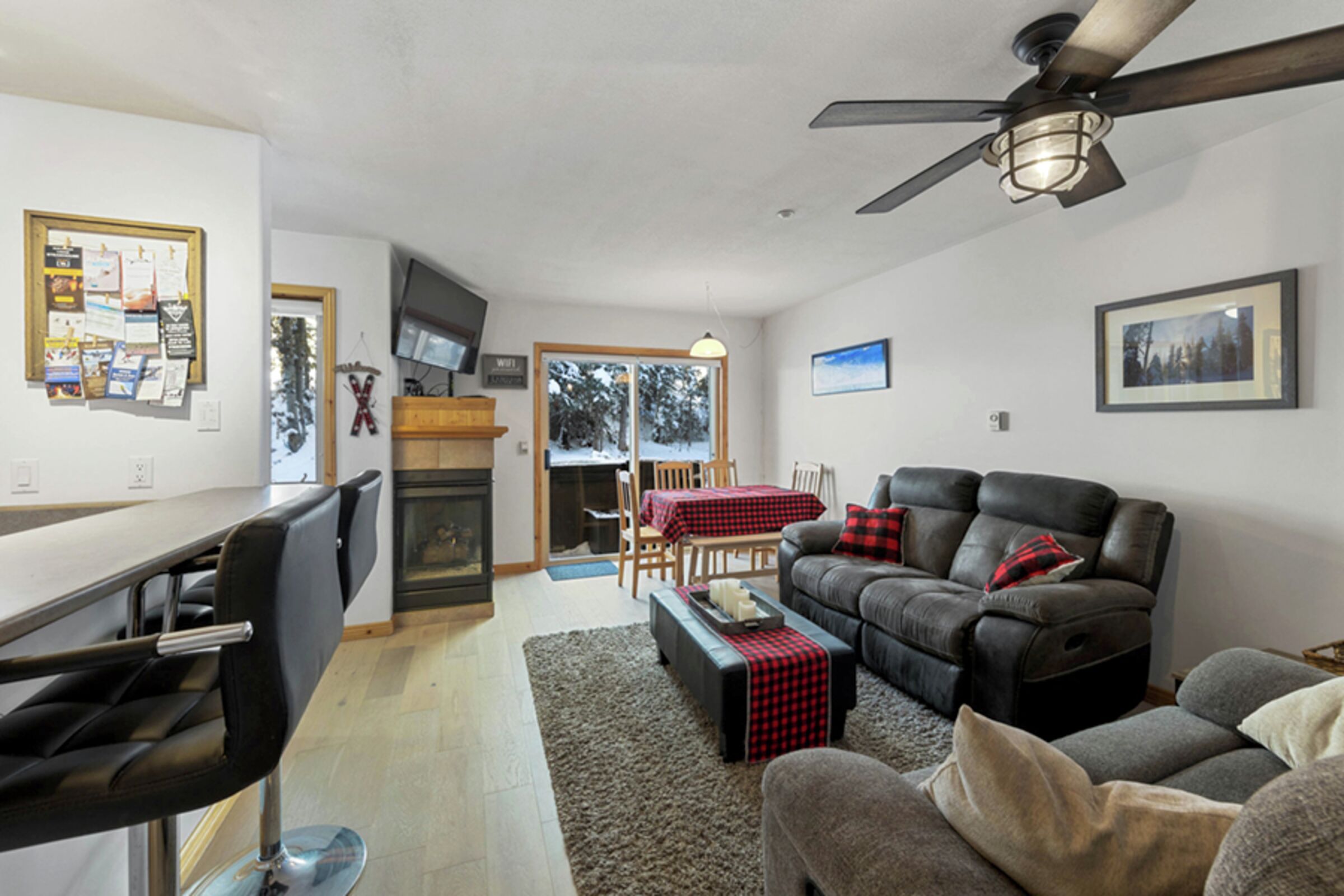 #08 - Living Room & Dining Room