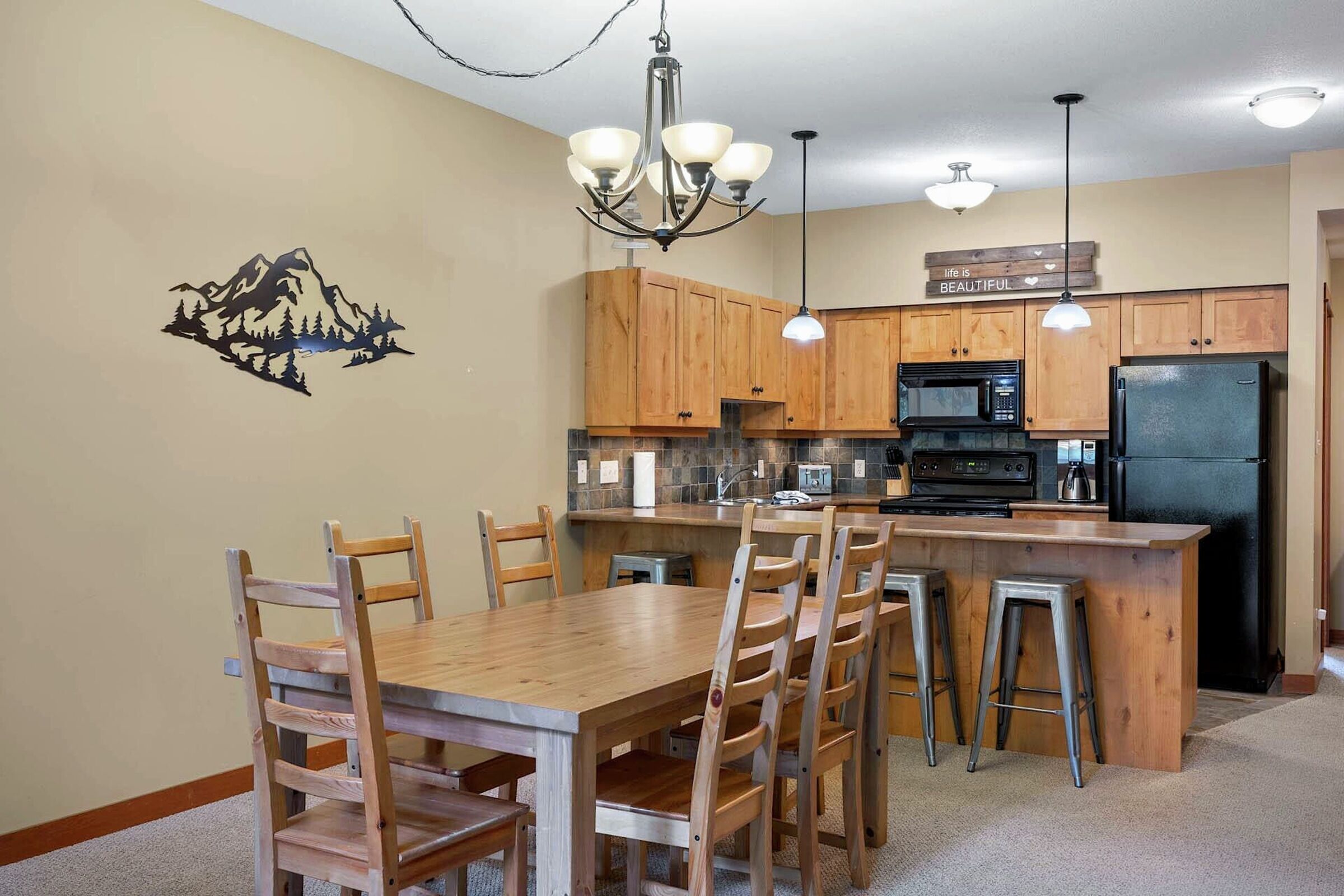 Dining Area & Kitchen