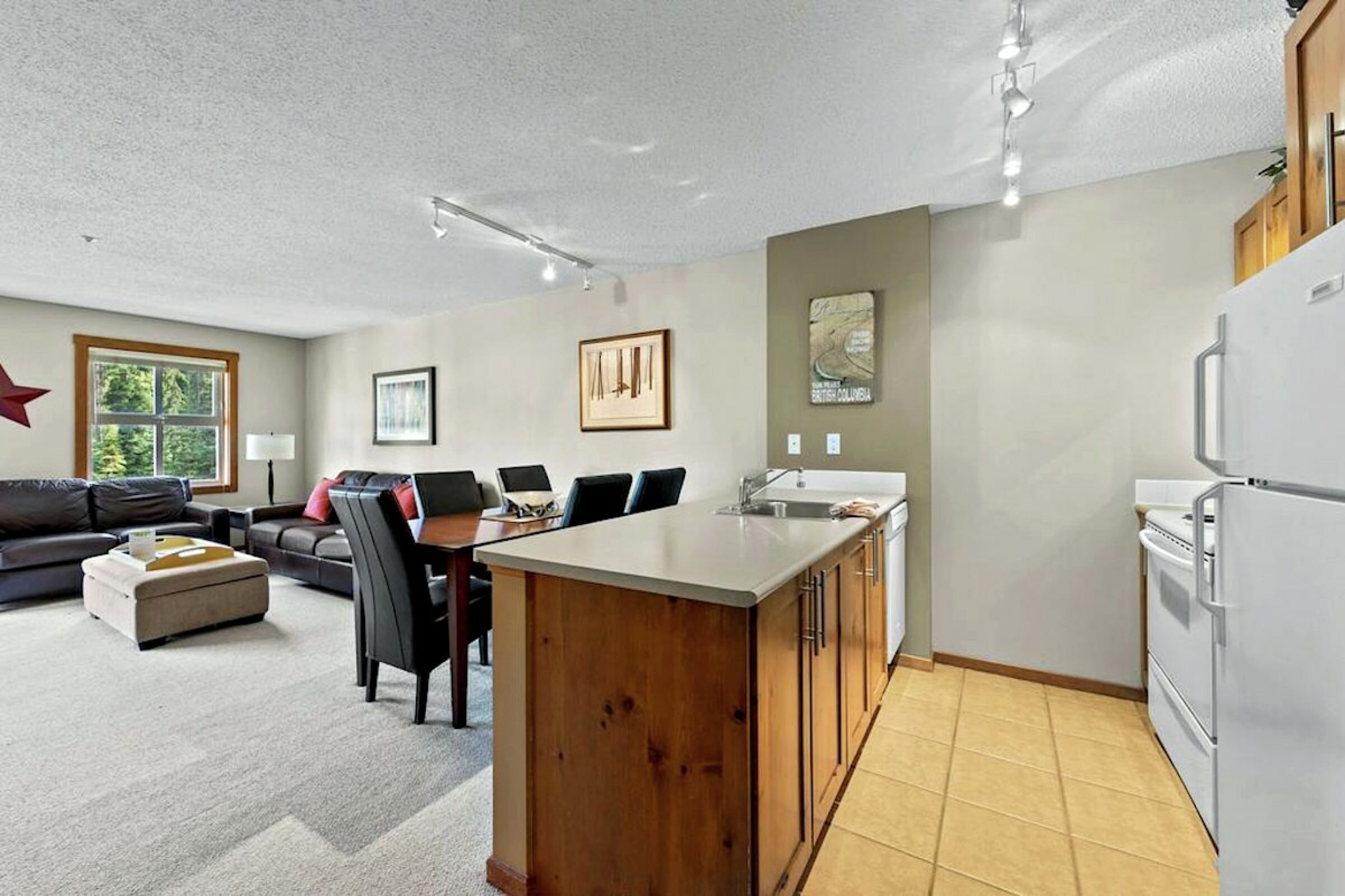 #321 - Kitchen & Dining Room