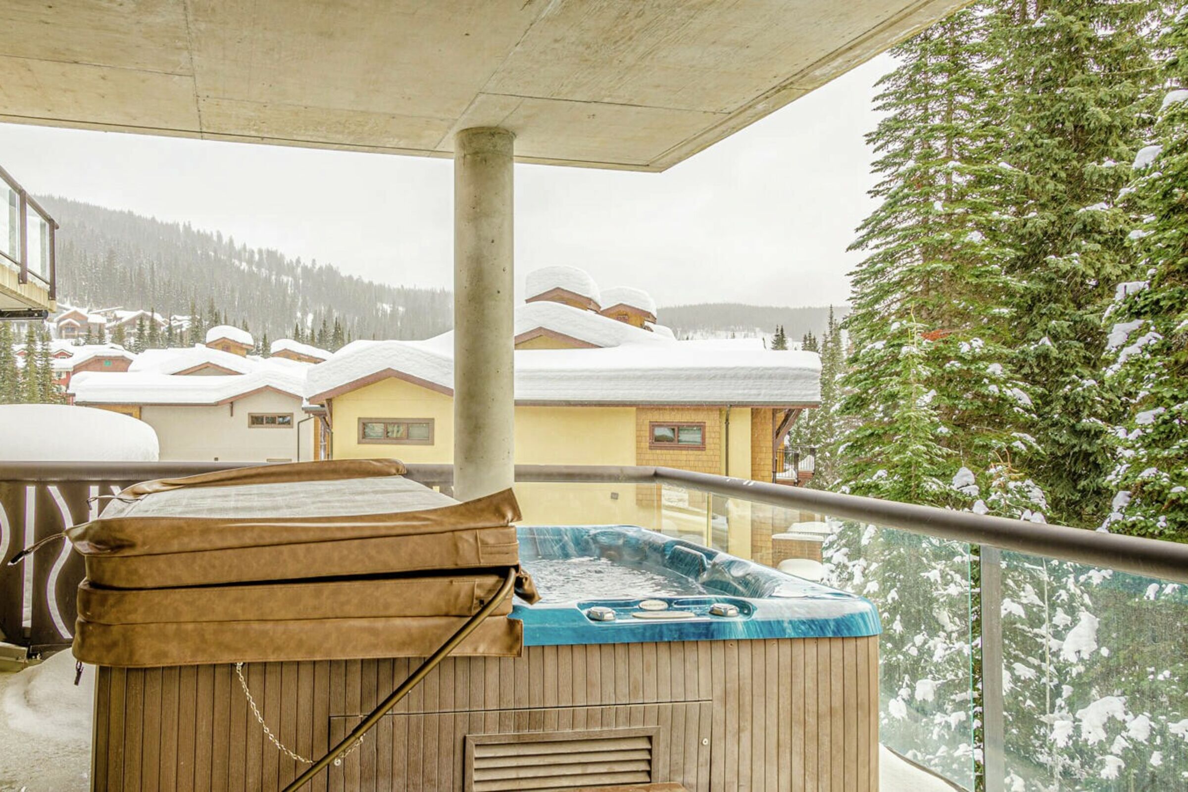 Balcony with Hot Tub