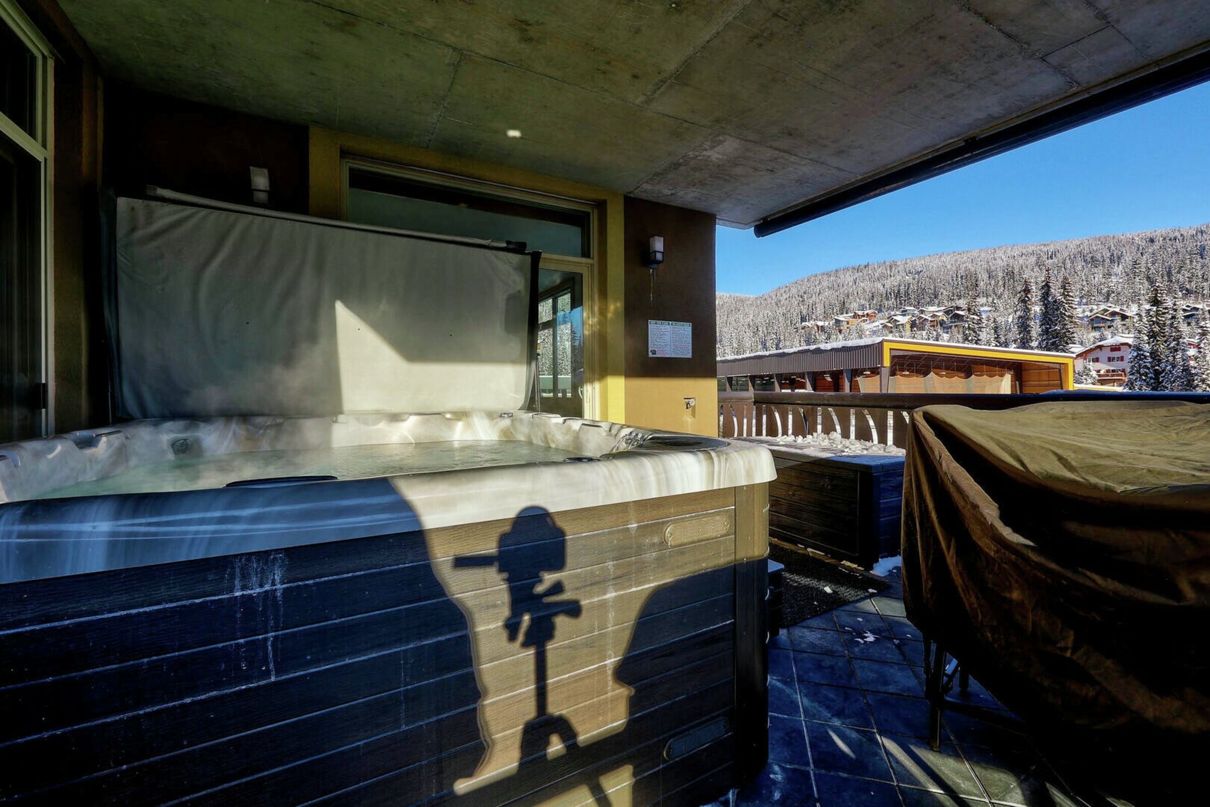Balcony with Hot Tub
