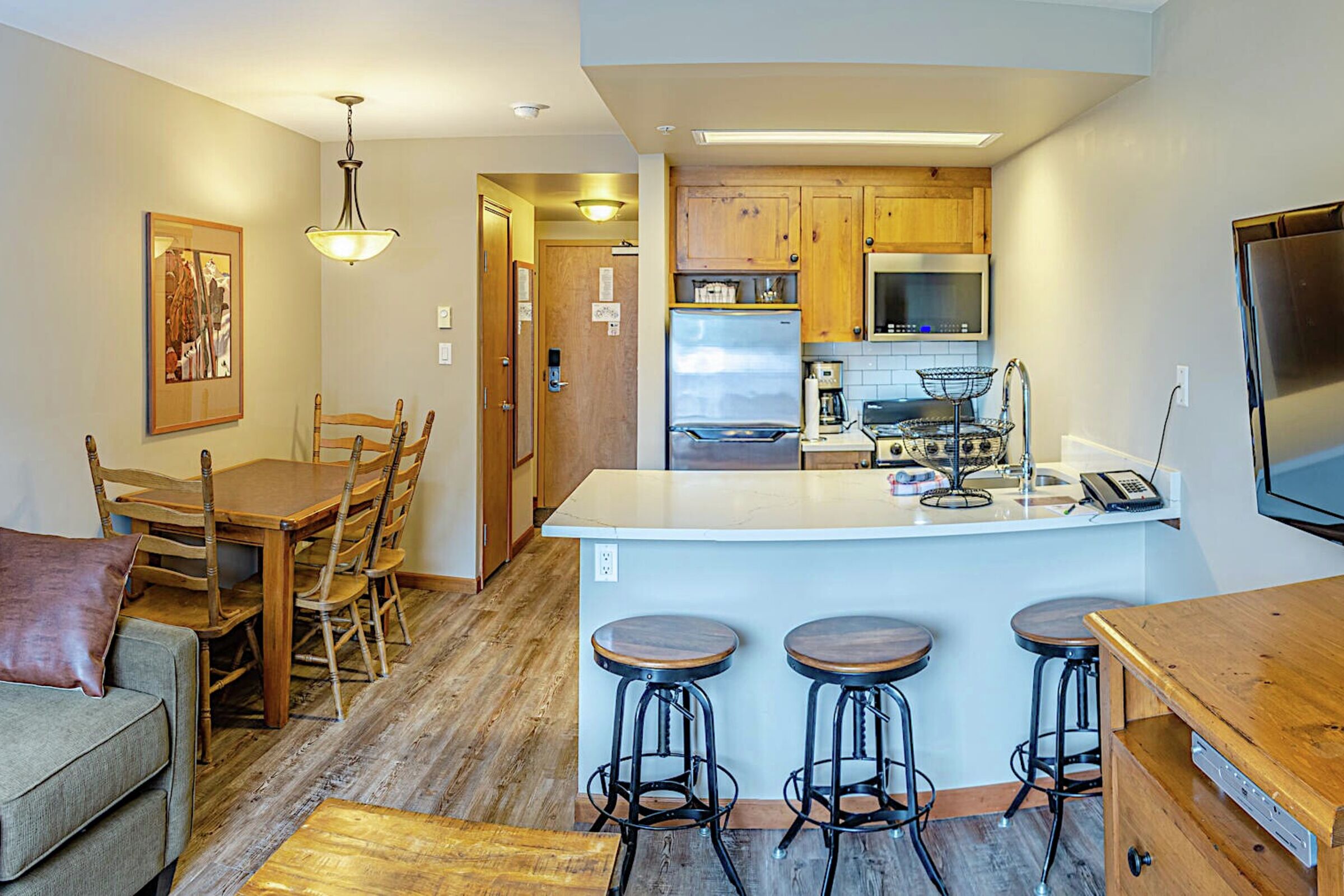 #334/336 - Kitchen & Dining Room