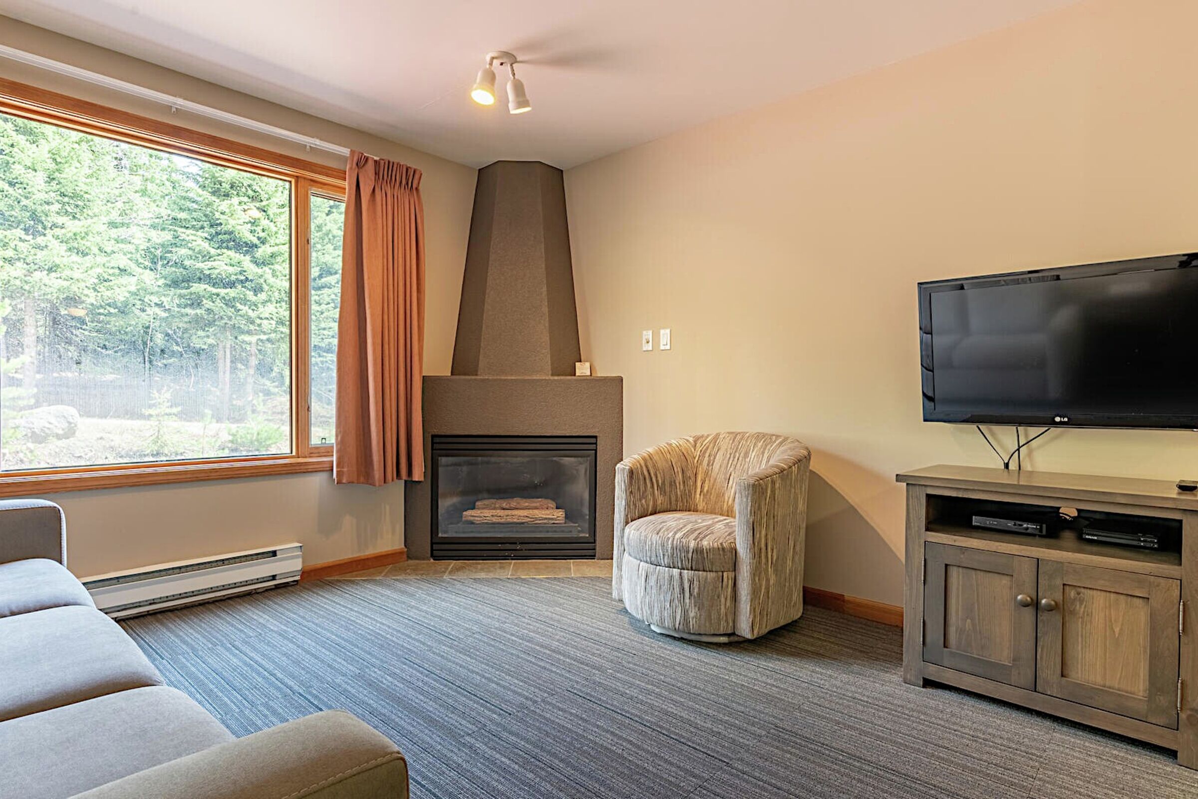 #241/243 - Living Room