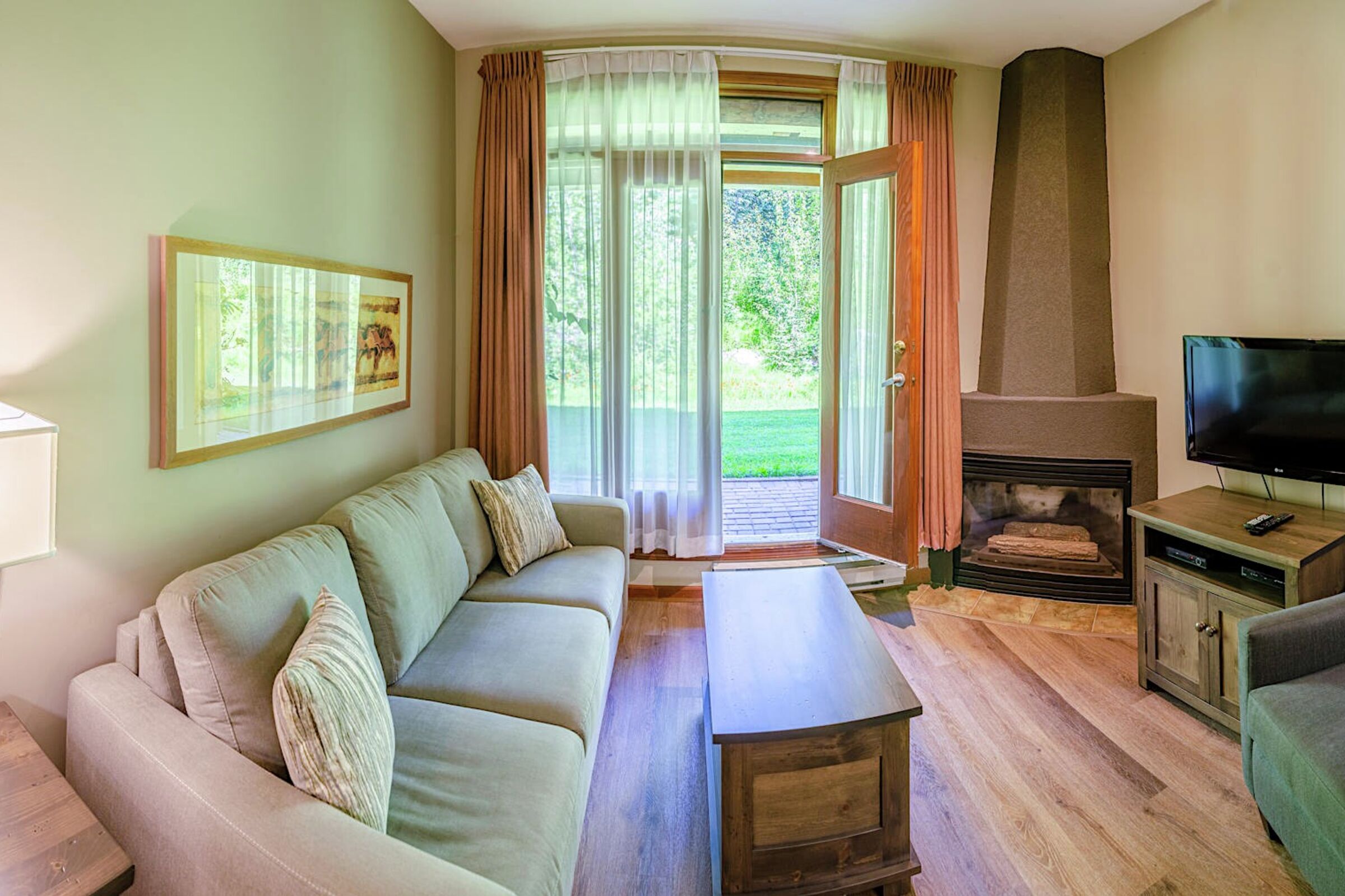 #145/147 - Living Room
