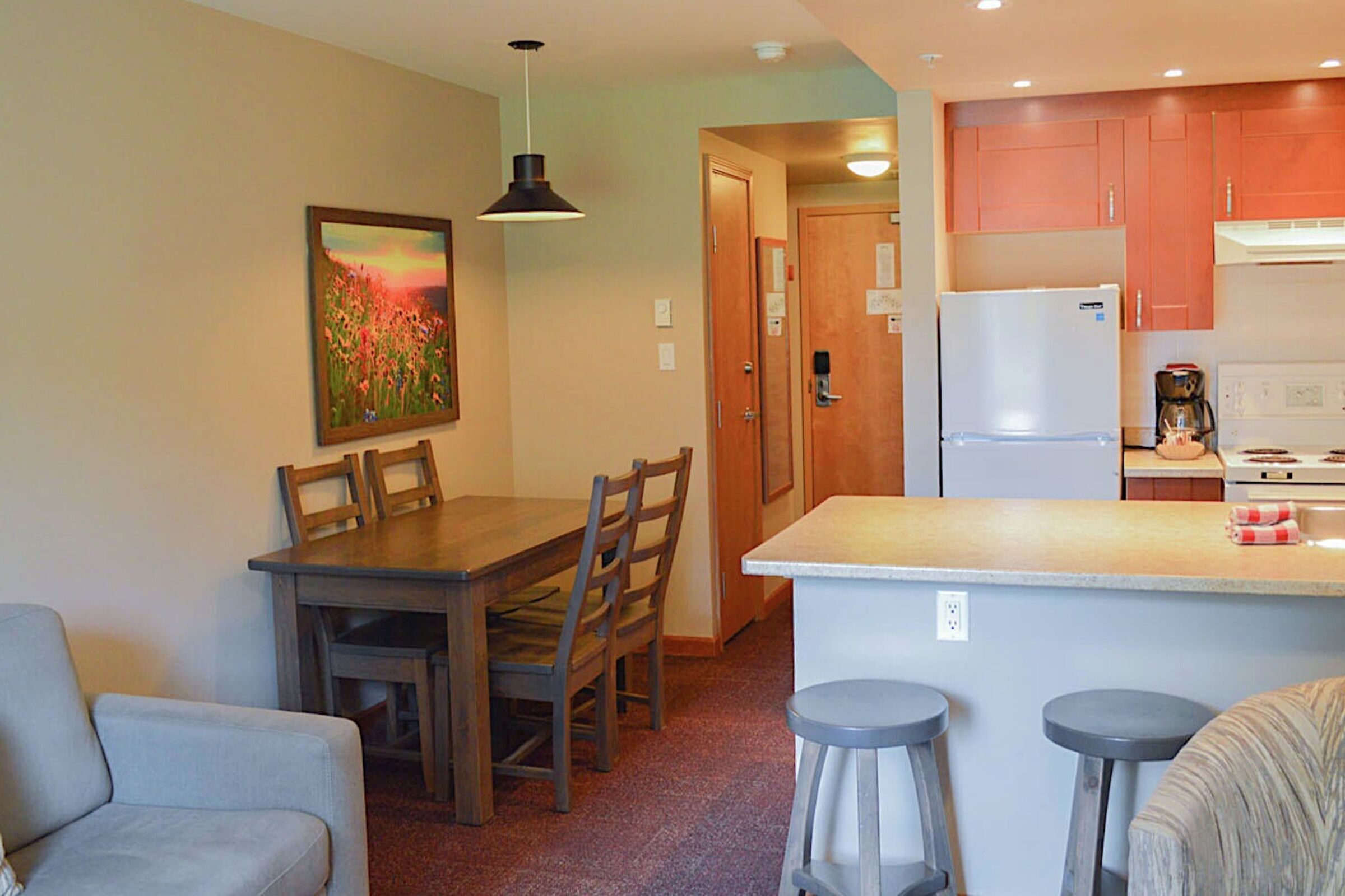#251/253 - Dining Room & Kitchen