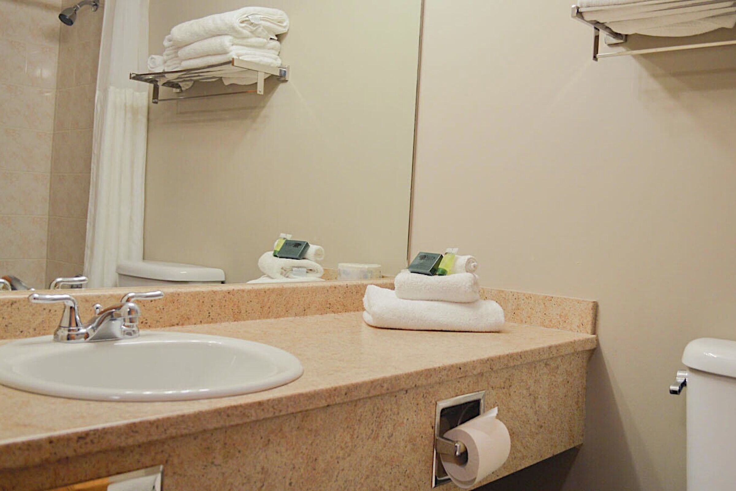 #251/253 - Bathroom