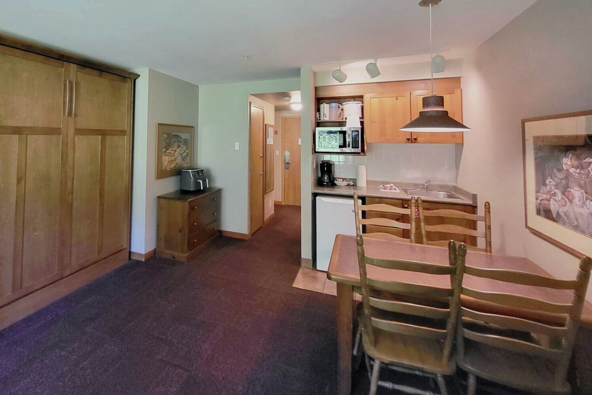 Studio Dining Area & Kitchen