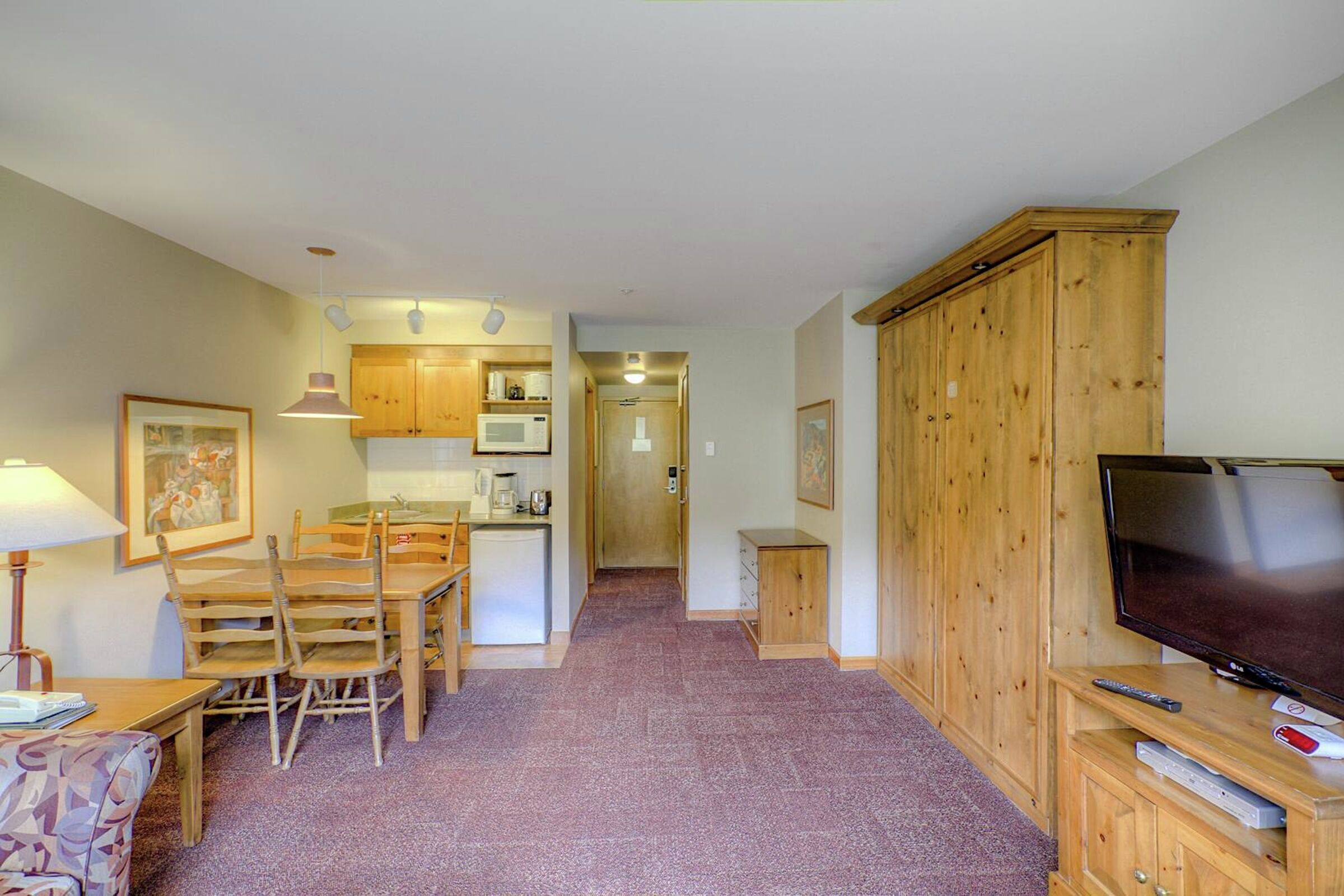 #122 - Studio Dining Room & Kitchen