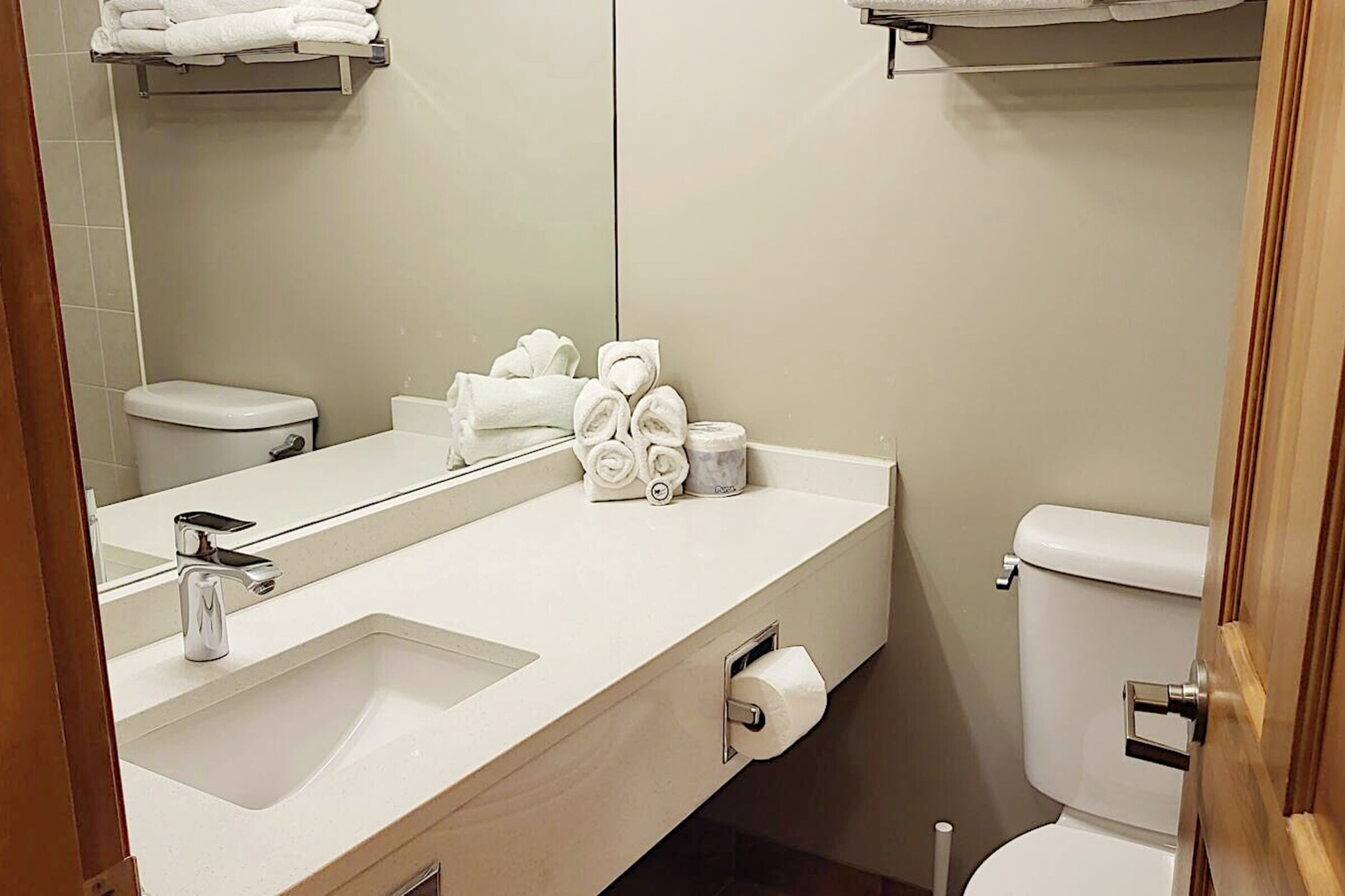 #327 - Studio Bathroom