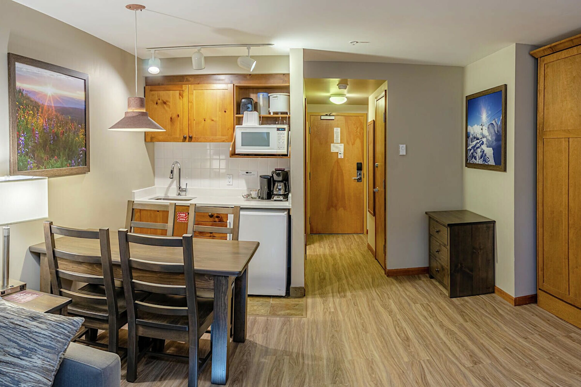 Studio Dining Area & Kitchen