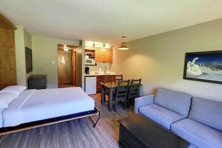 #317 - Studio Living Area, Dining Area & Kitchenette