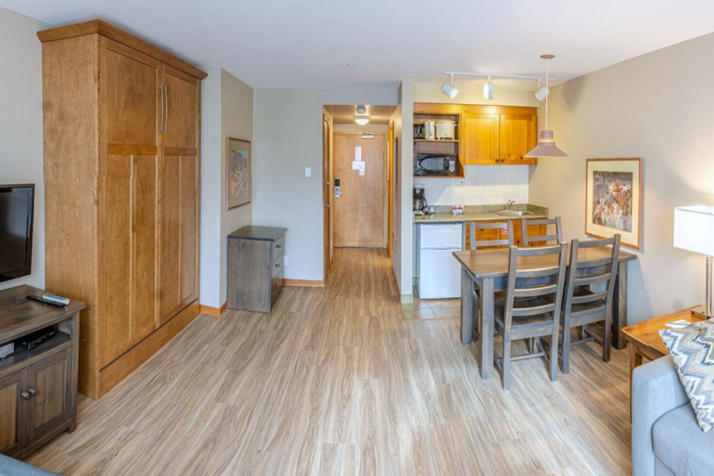 #214 - Studio Kitchenette