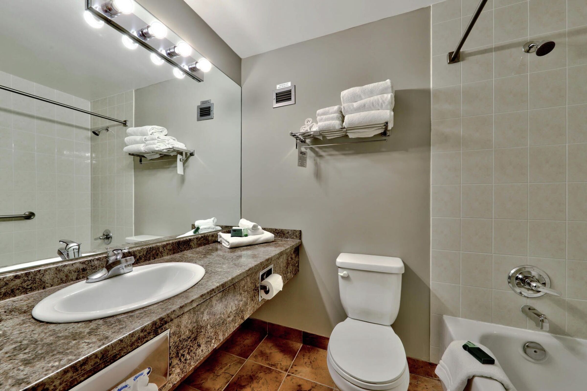 #435/437 - Bathroom