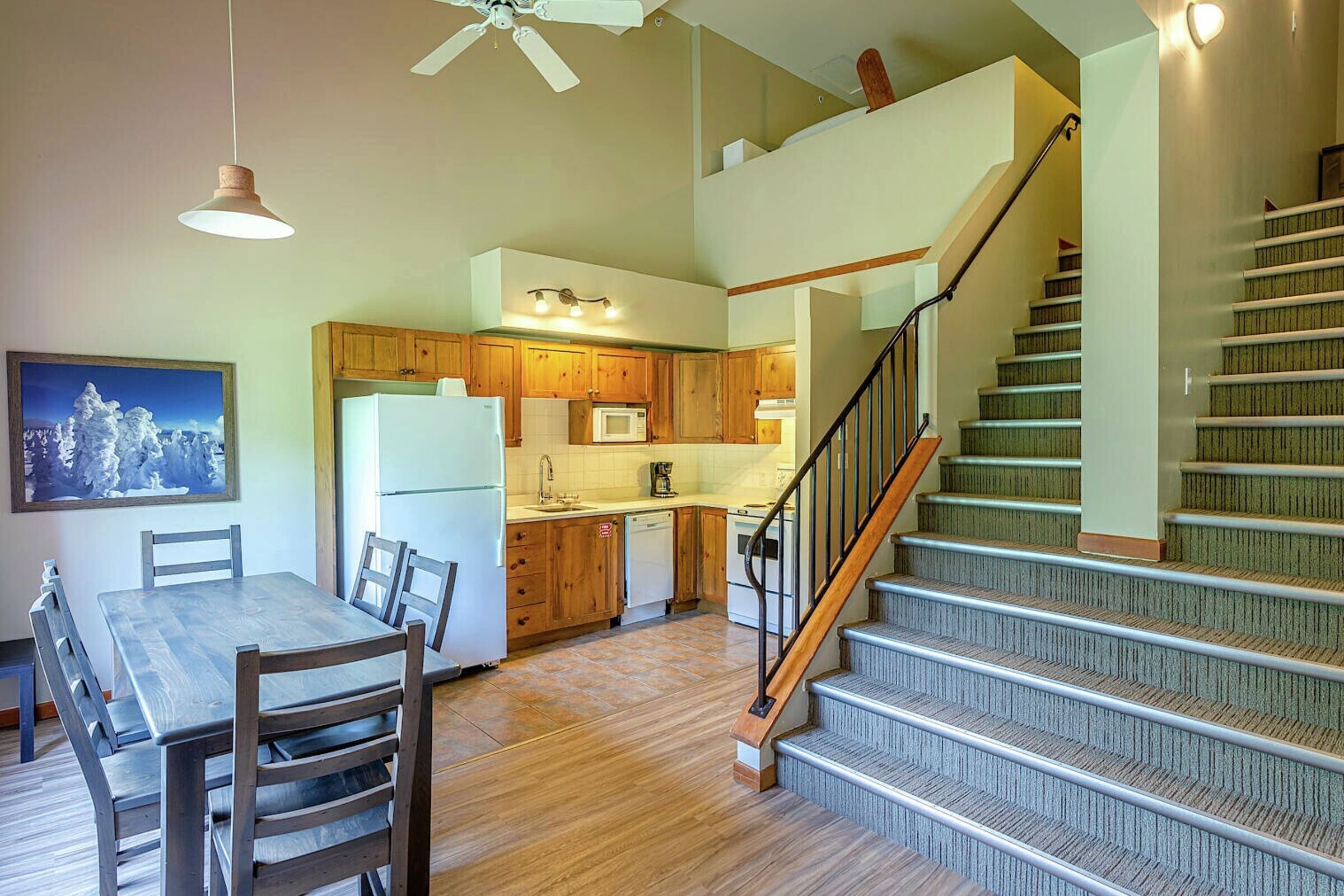 Dining Area & Kitchen