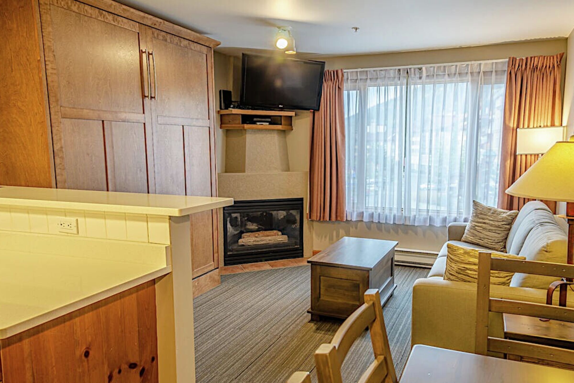 #258 - Studio Living Area