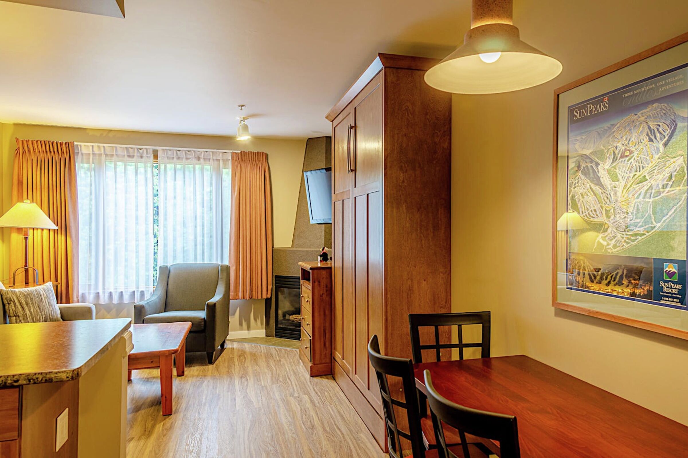 #341 - Studio Dining Area