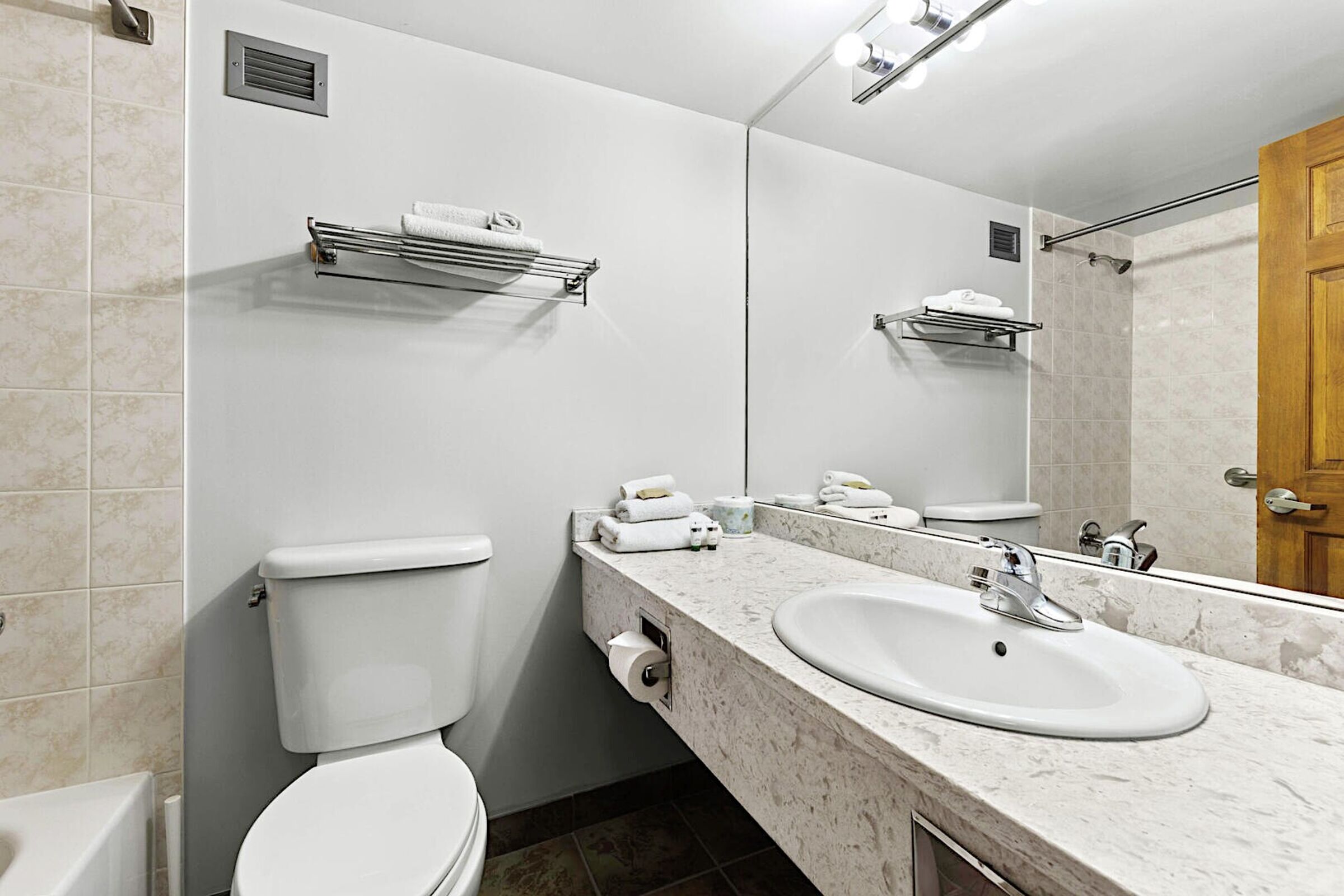 #358 - Studio Bathroom