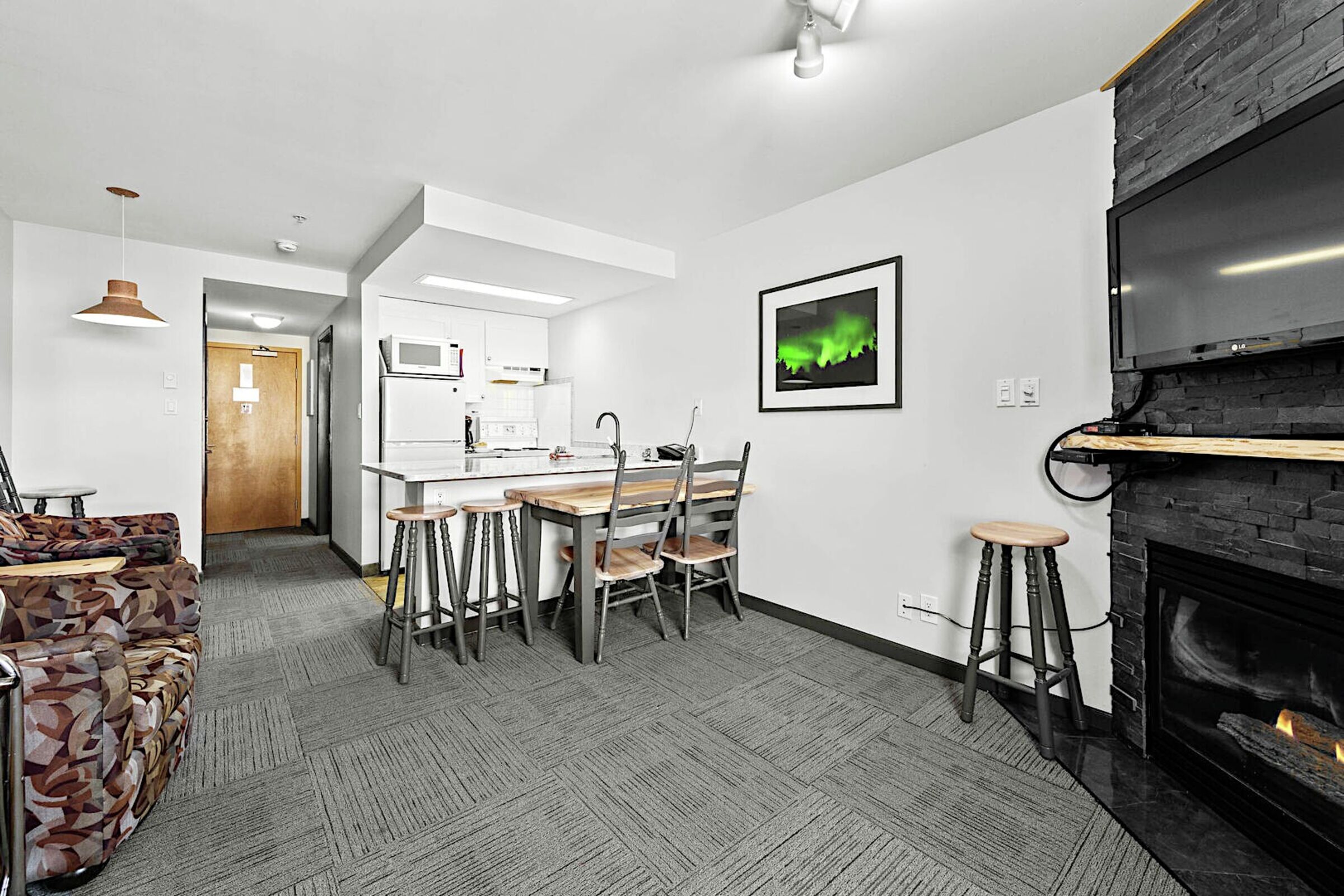 #358 - Studio Living Area