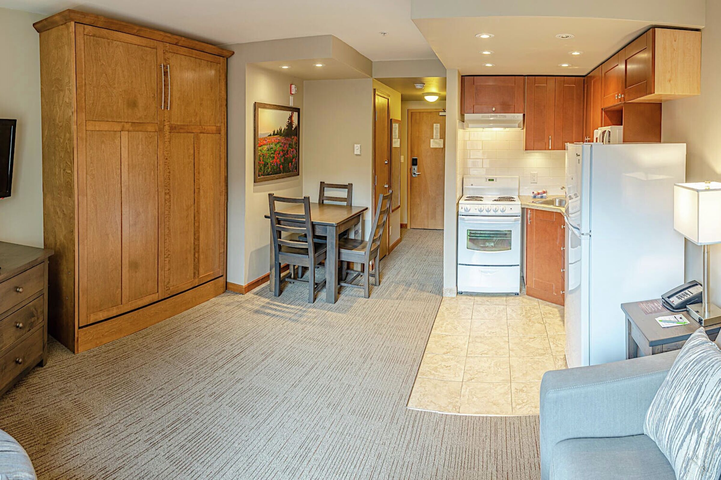 #322 - Studio Dining Room & Kitchen