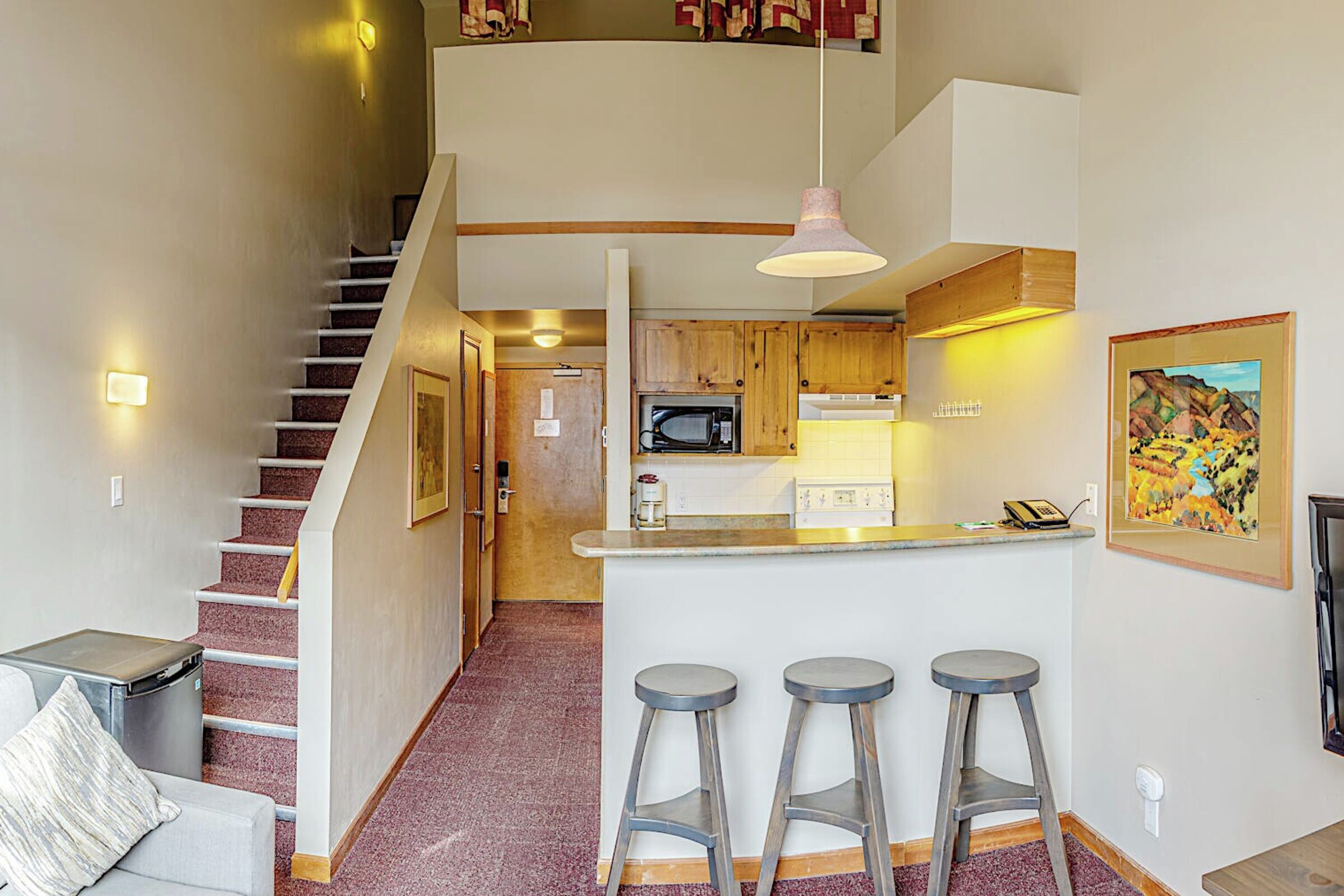 #440 - Studio Living Area