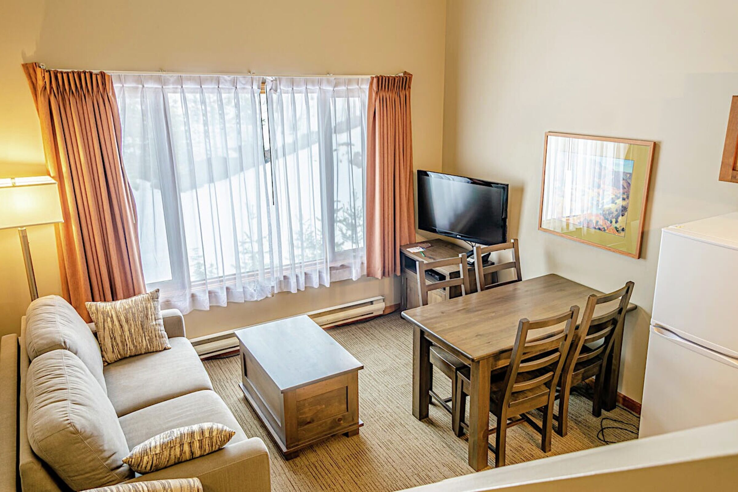 #423 - Studio Living Area