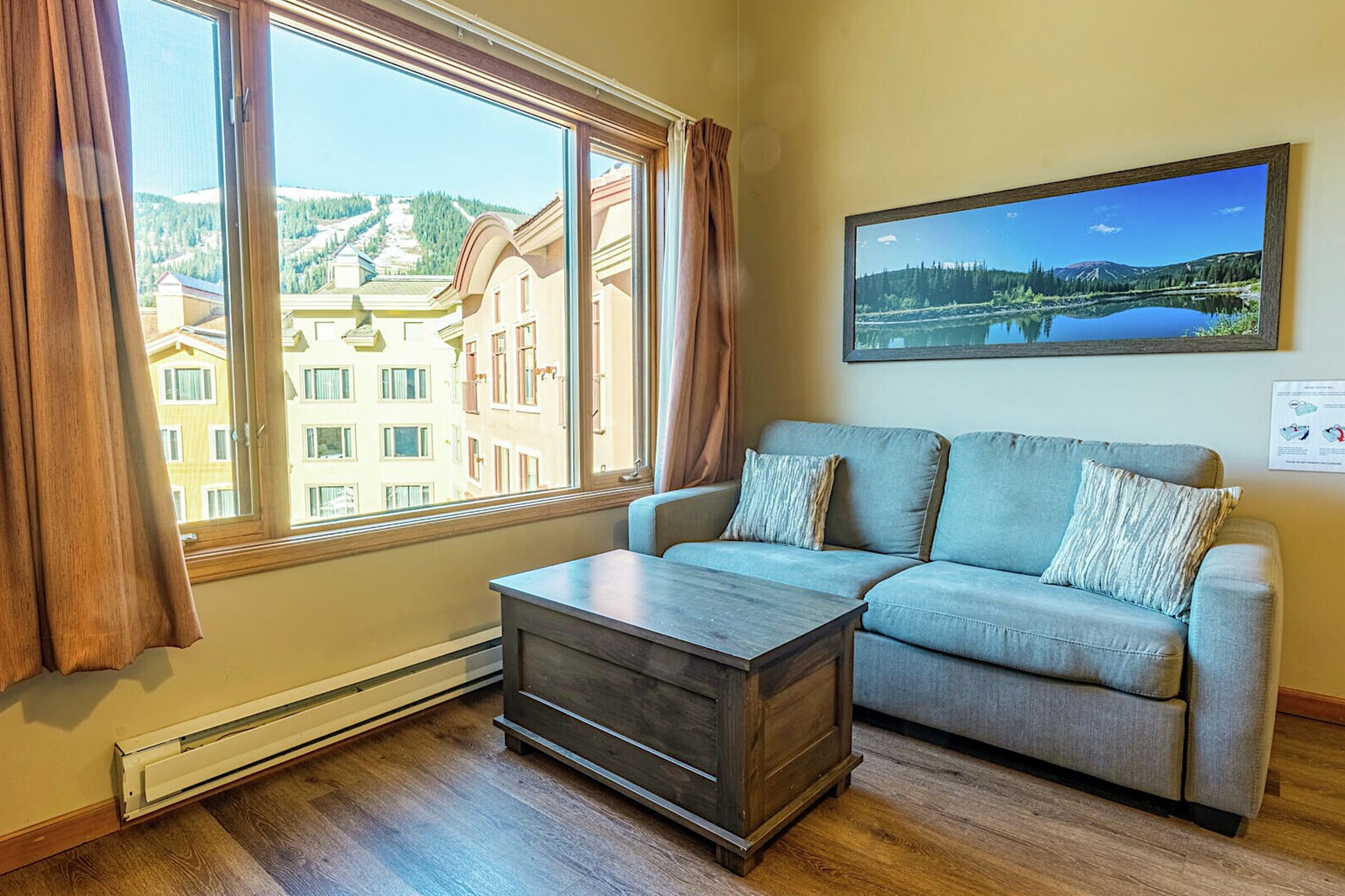 #454 - Studio Living Area