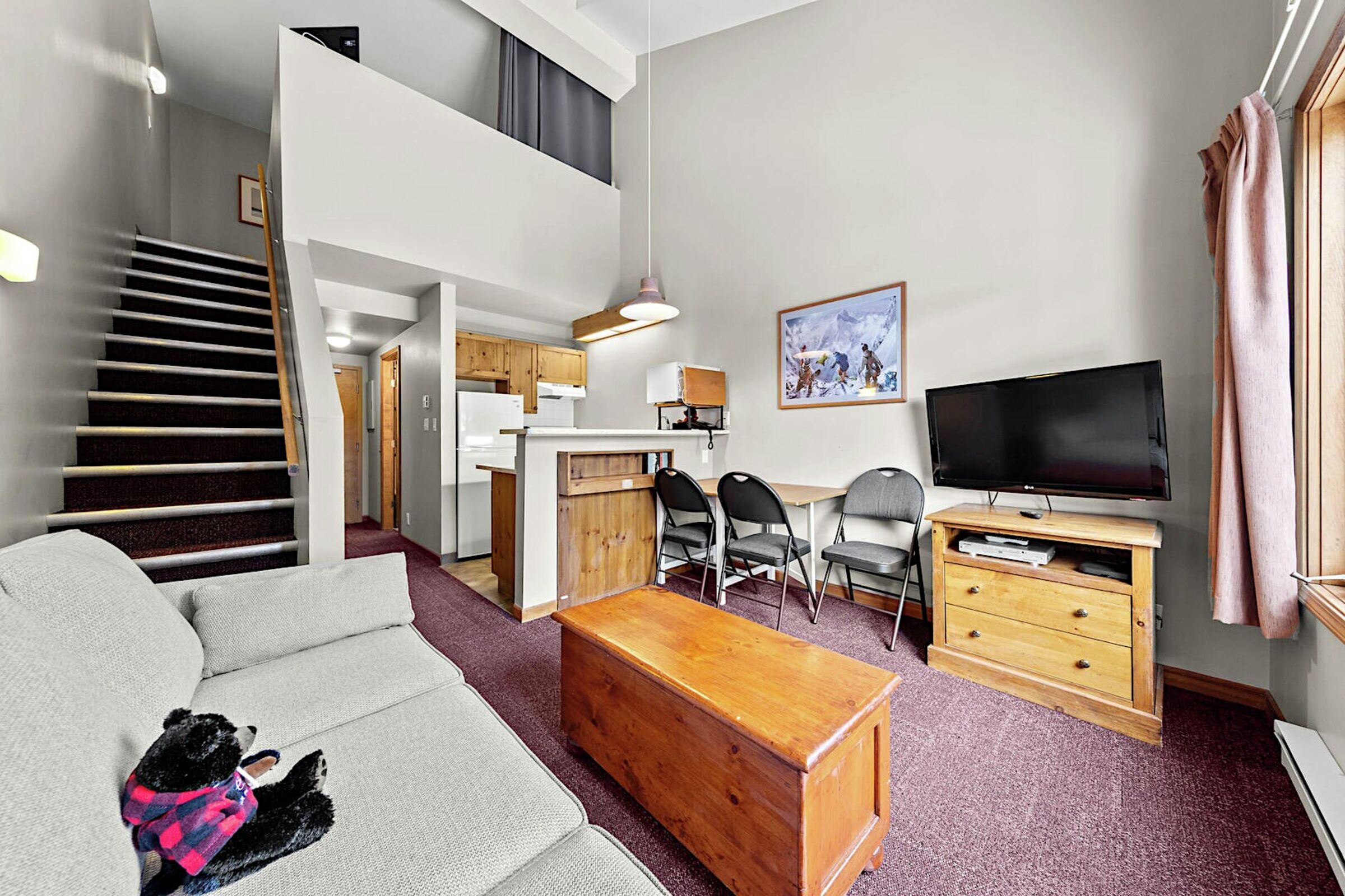 #455 - Studio Living Area
