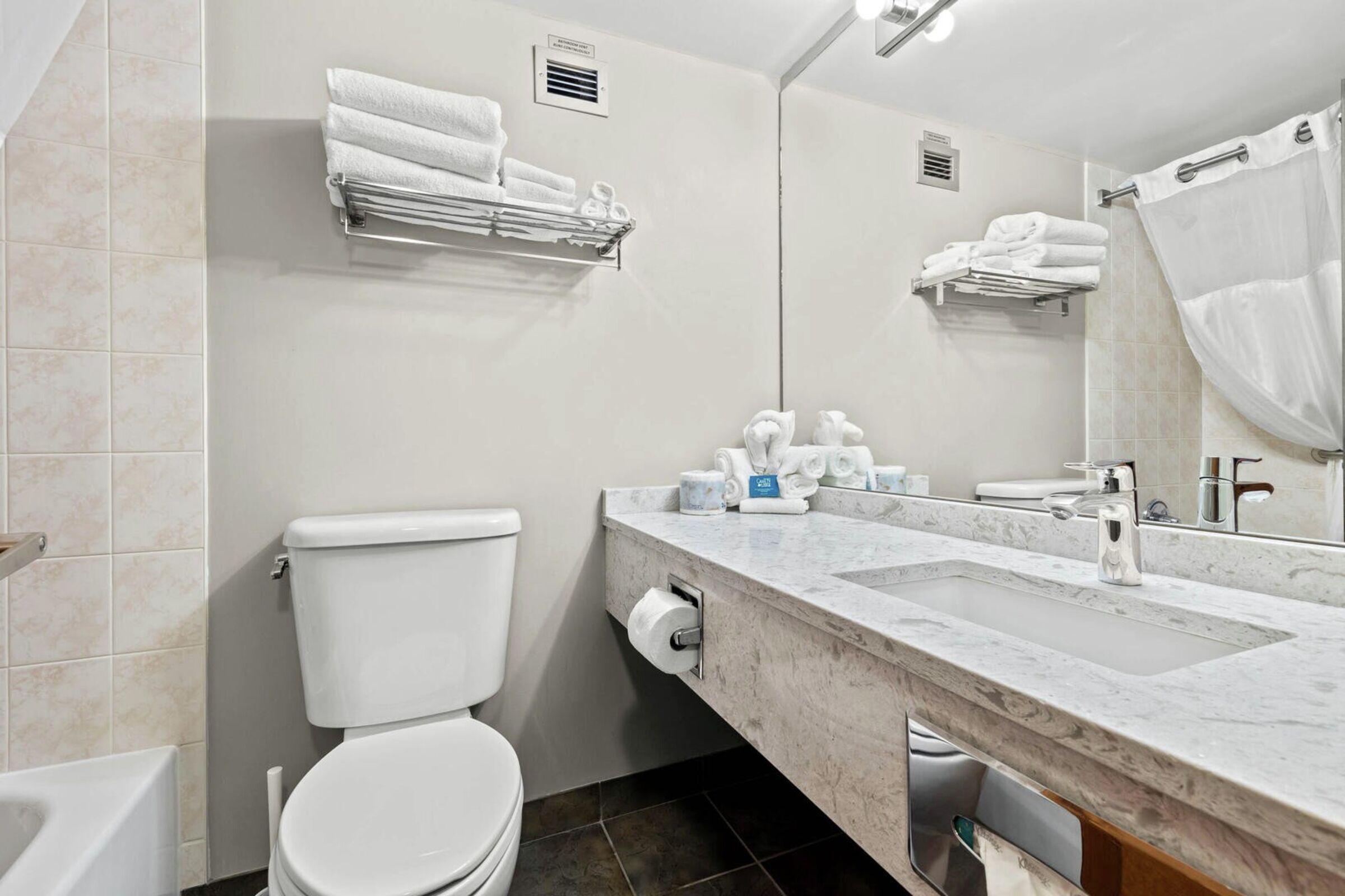 #455 - Studio Bathroom