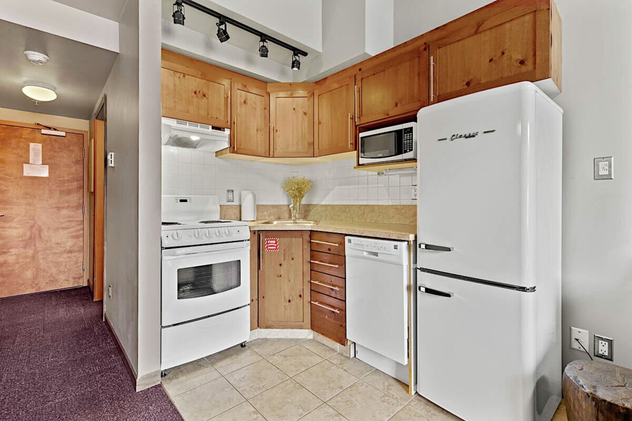 #422 - Studio Kitchen