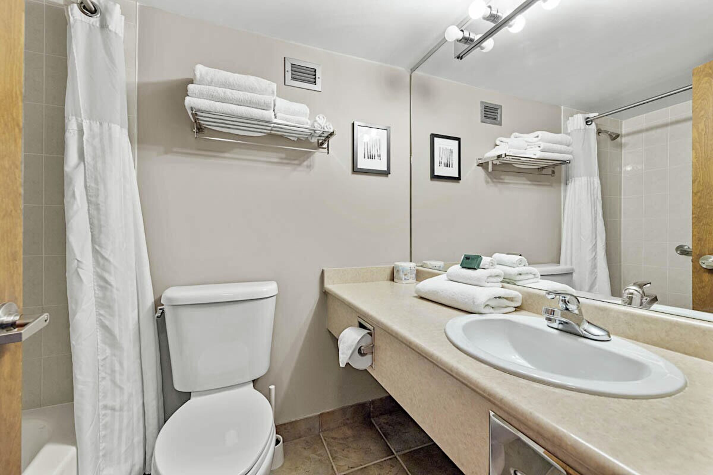 #422 - Studio Bathroom