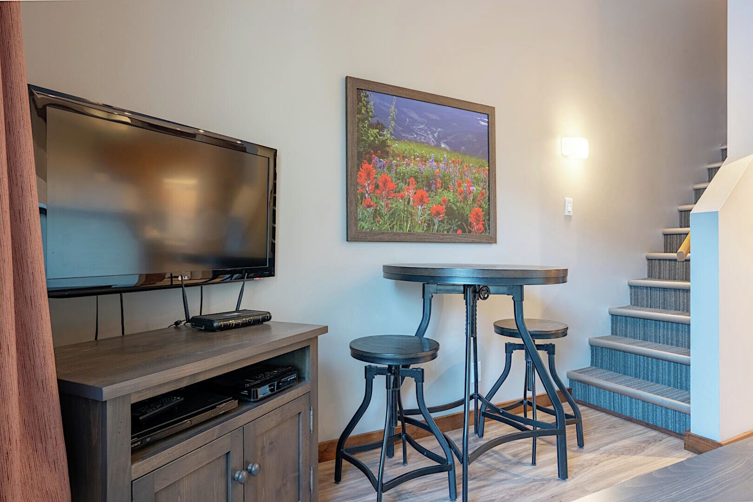 #444 - Studio Dining Area