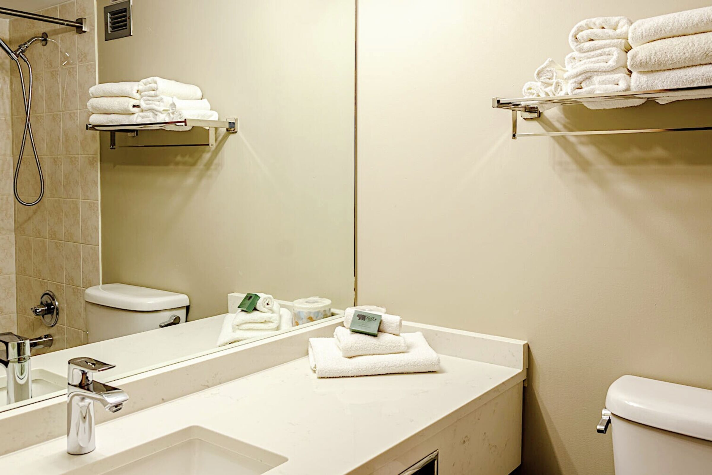 #442 - Studio Bathroom