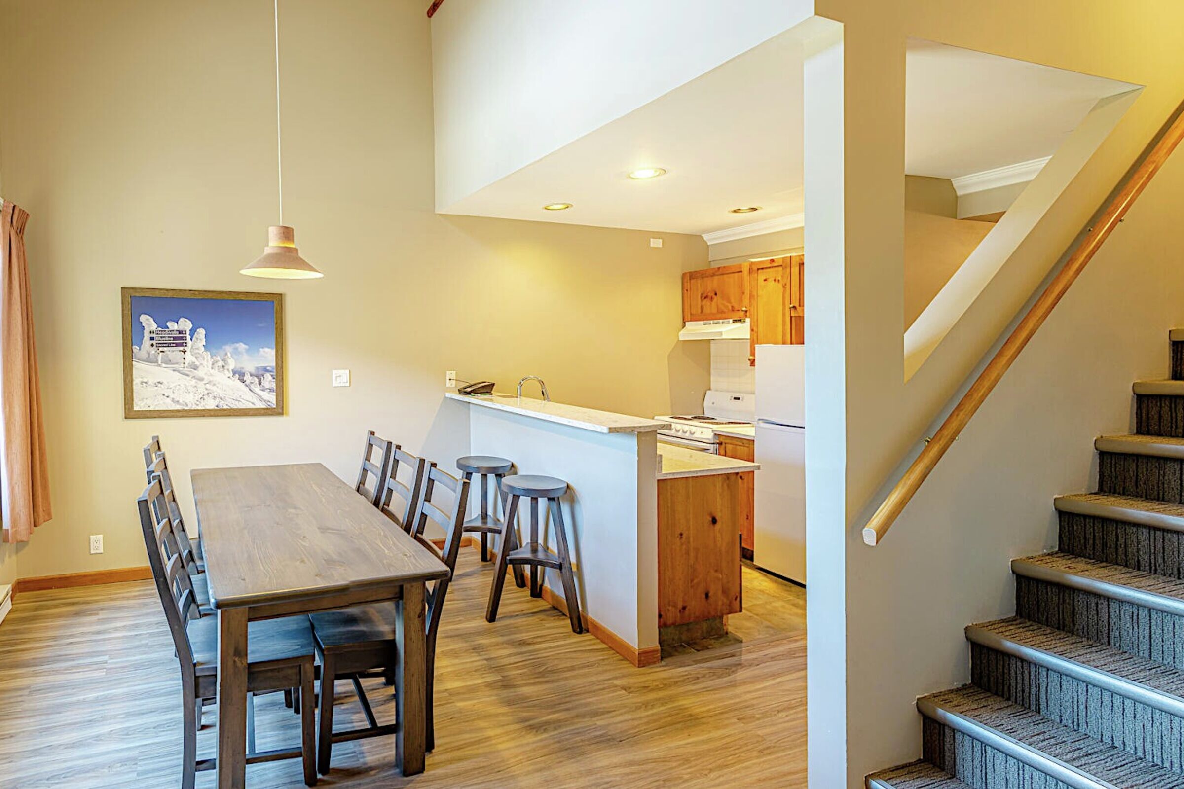 #446 - Studio Dining Area